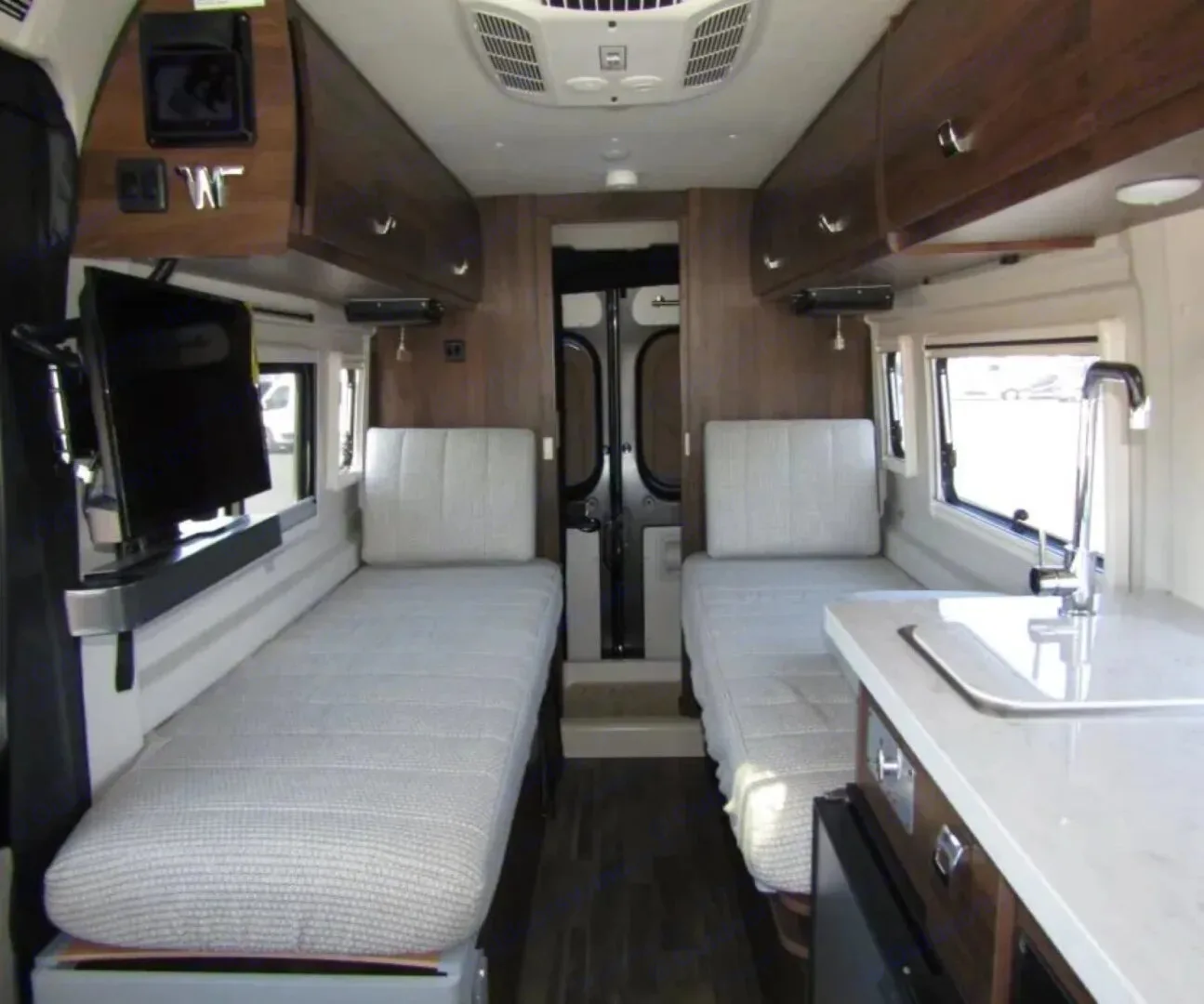 Interior 7